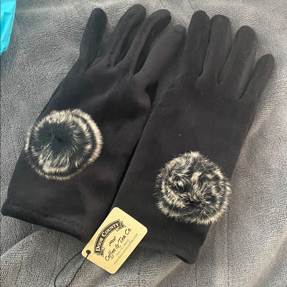 Elegant Black Gloves with Faux Fur Accent